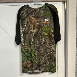 Mossy Oak Men's Camouflage Performanxe Shirt - Green and Black
